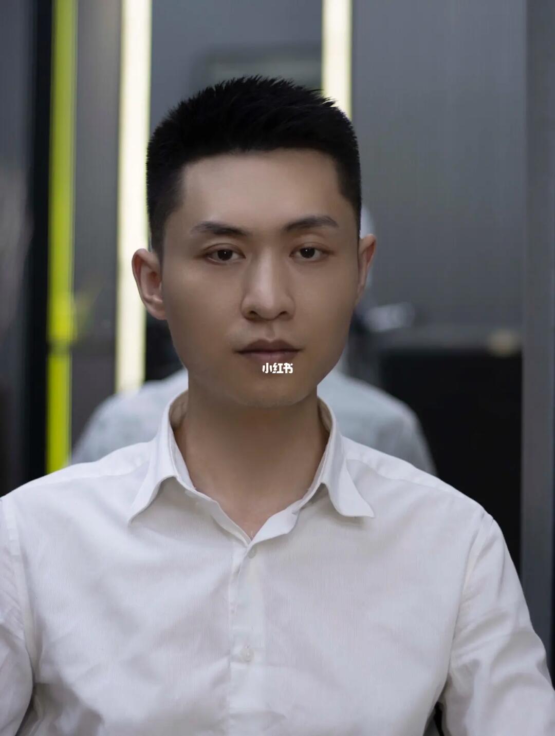 男士最新短发造型教程，打造时尚魅力的必备之选！