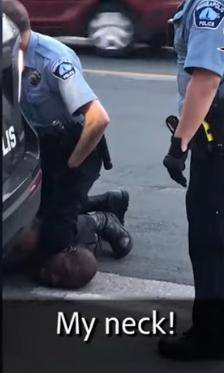 美国最新跪压黑人事件引发的反思与探讨